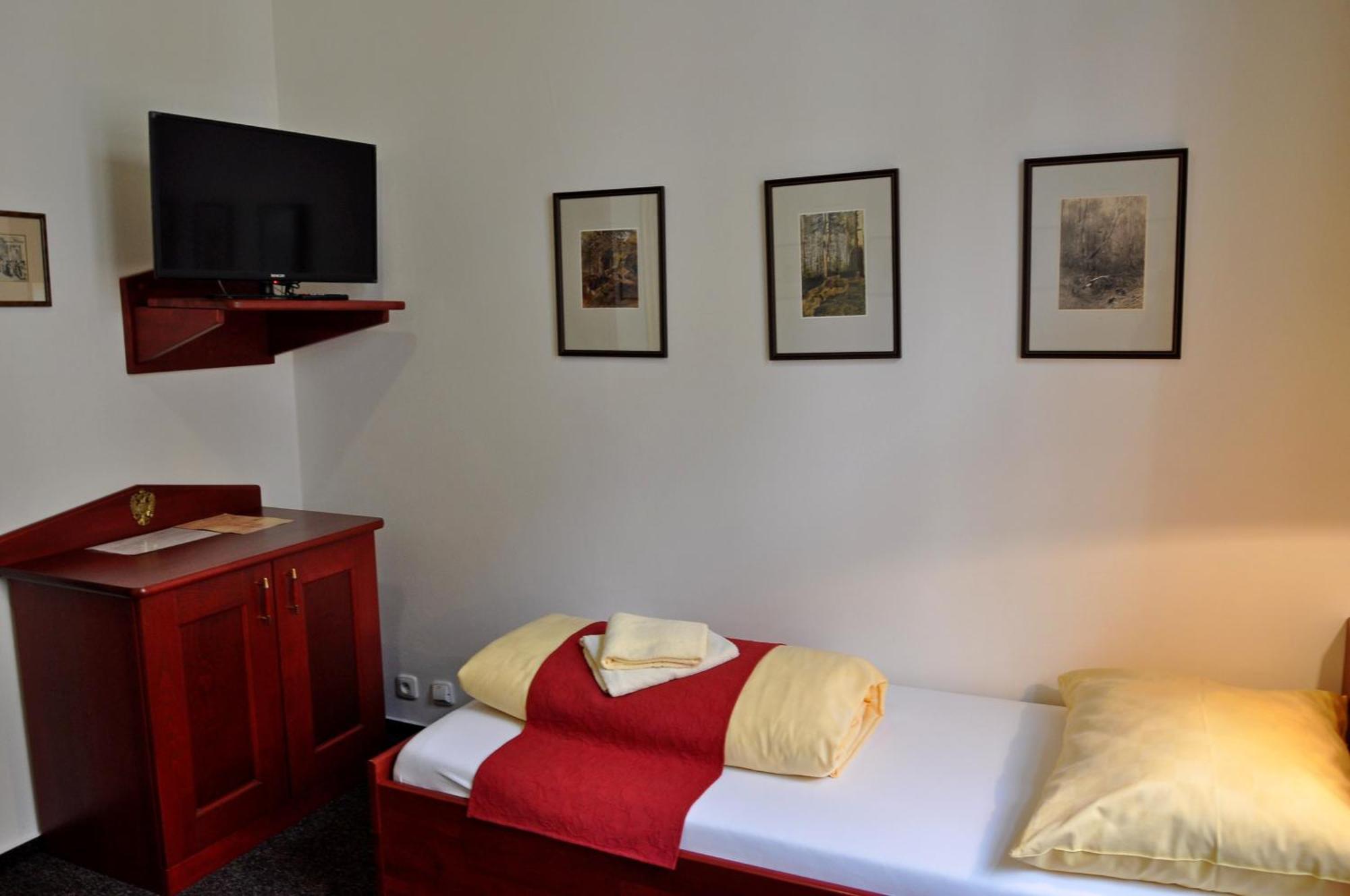 Hotel Cisar Ferdinand Loket Room photo