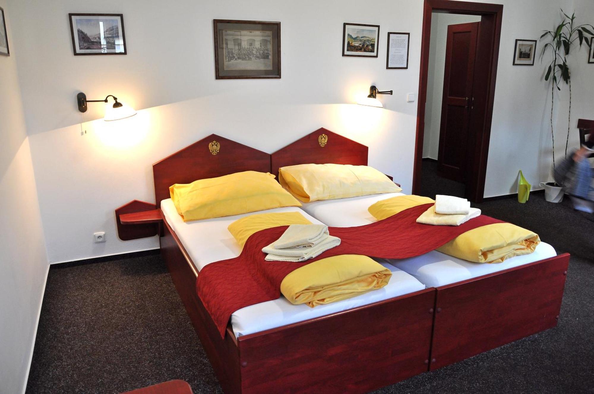 Hotel Cisar Ferdinand Loket Room photo
