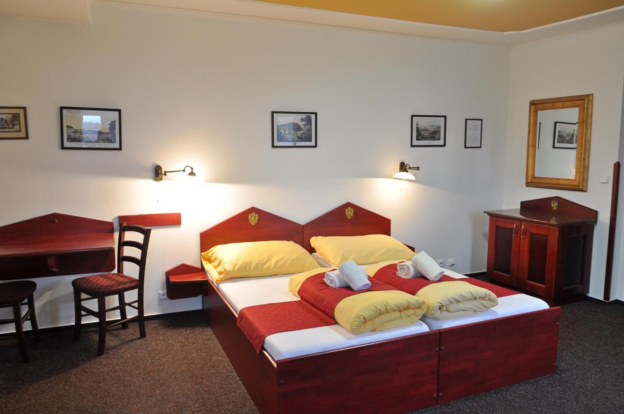 Hotel Cisar Ferdinand Loket Room photo